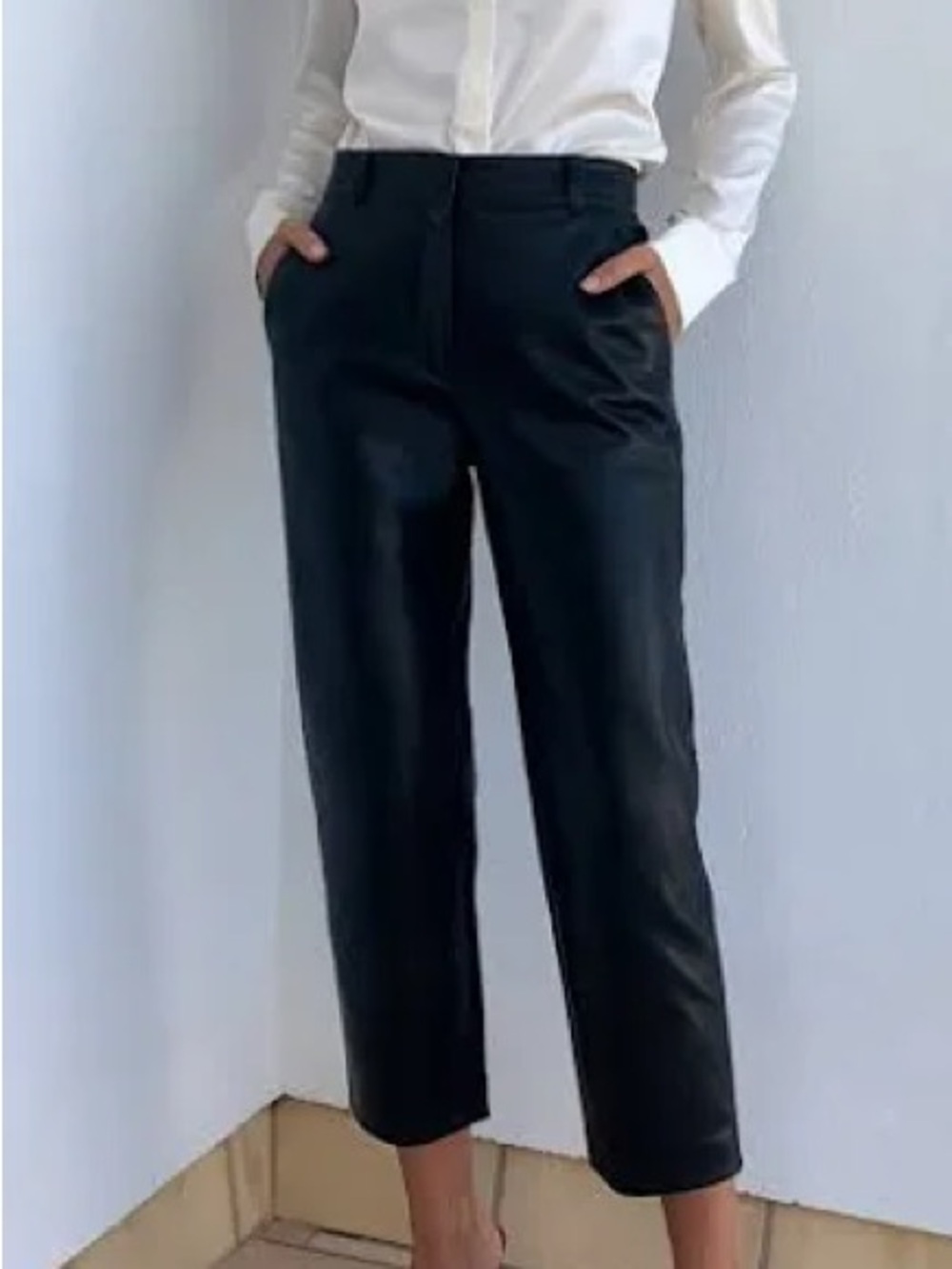 Aritzia Babaton faux leather straight leg pants women’s size 00 pockets mid rise